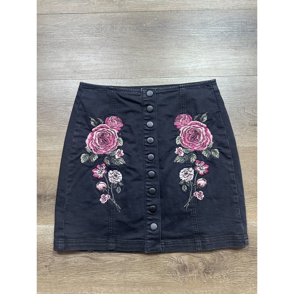 Kendall & Kylie‎ Short Skirt Women's 25 Black Button-Up Embroidered Rose Preppy